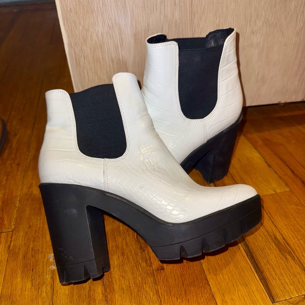 Jessica Simpson White Croc-Embossed Heeled Boots